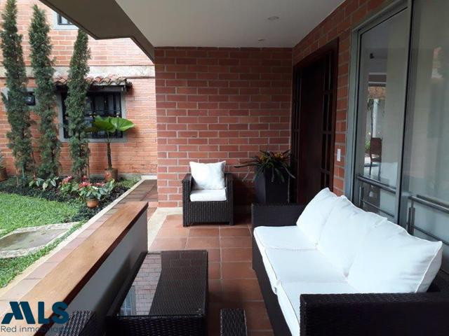 AMPLIOS ESPACIOS, DOBLE ALTURA, MUY ILUMINADA sabaneta - la doctora