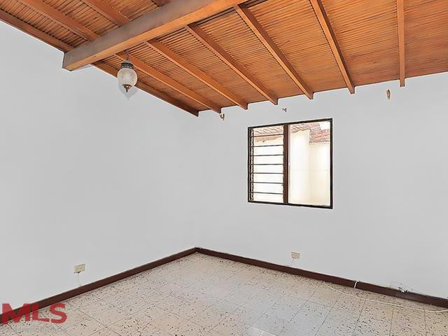 Casa Esquinera con excelente ubicación en Laureles medellin - laureles