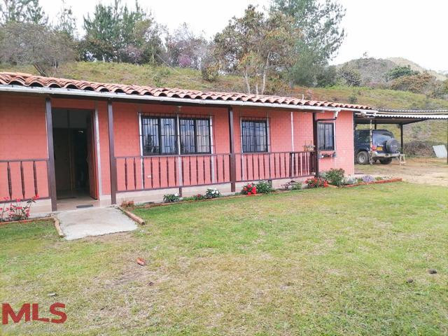 Finca independiente en venta en Guarne, vereda Yolombal guarne - rural