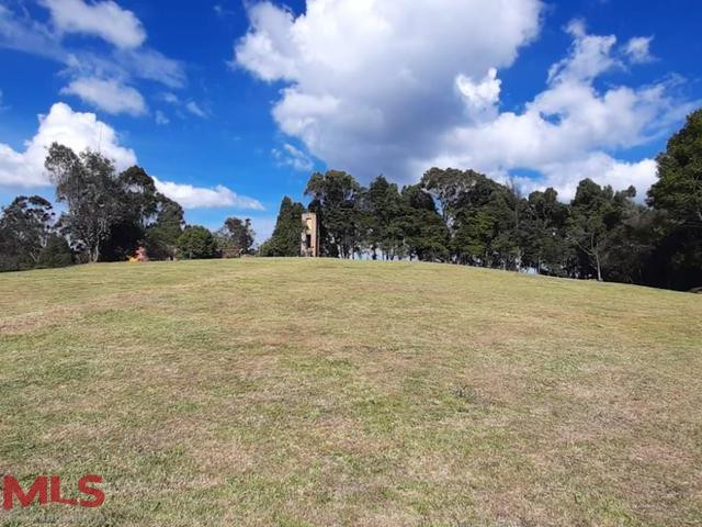 HERMOSO LOTE CON VISTA envigado - alto de las palmas