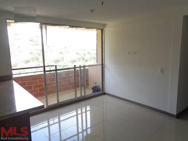 Apartamento en Unidad Cerrada piso alto bello - santa ana