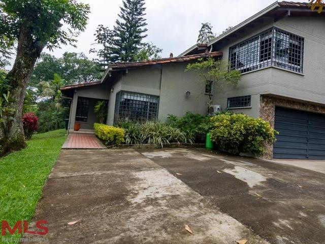 Confortable casa campestre para la venta en envigado envigado - loma de benedictinos