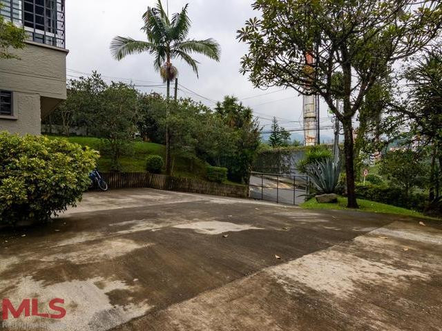 Confortable casa campestre para la venta en envigado envigado - loma de benedictinos