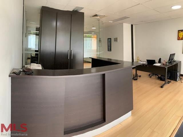 Oficina Excelente Ubicación - Poblado medellin - patio bonito