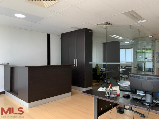 Oficina Excelente Ubicación - Poblado medellin - patio bonito