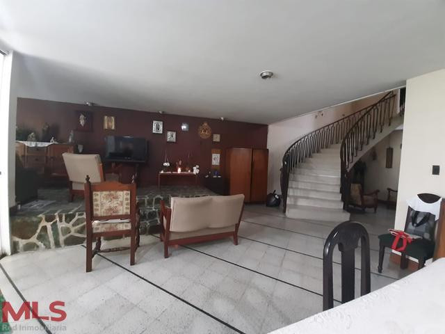 Casa lote en sector residencial medellin - nogal