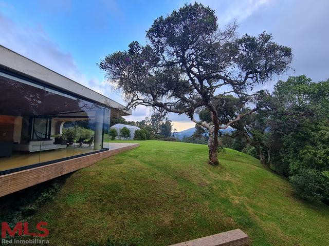 Conoce esta espectacular casa con una imponente arquitectura - Alto de las palmas envigado - alto de las palmas