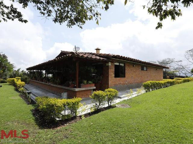 Finca rodeada de verde a 20 minutos de la ciudad bello - san felix