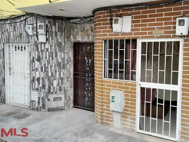 CASA EN VENTA CON DOS LOCALES INCLUIDOS medellin - miranda