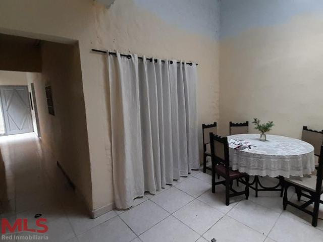 CASA EN VENTA CON DOS LOCALES INCLUIDOS medellin - miranda