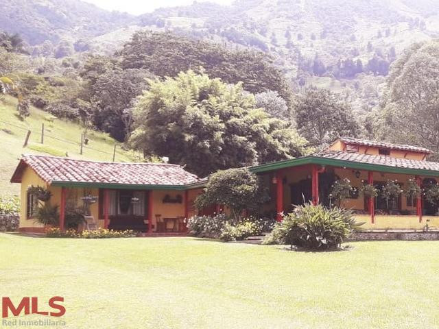 Excelente finca a 30 minutos de Medellín. copacabana - v zarzal la luz