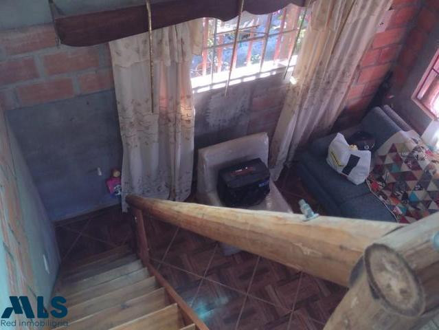 A dos kilómetros de la vía principal santuario - autopista medellin bogota