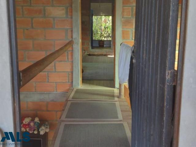 A dos kilómetros de la vía principal santuario - autopista medellin bogota