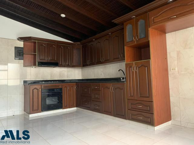 Esquinera, iluminada, tambien para oficinas medellin - simon bolivar