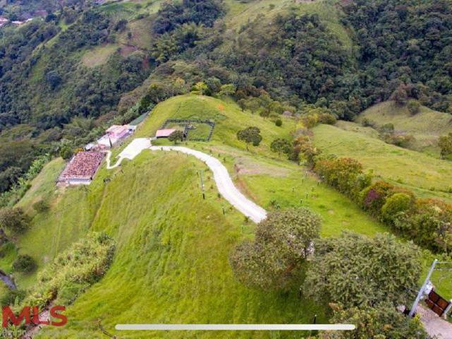 Finca tranquila a 45 minutos de Medellín medellin - v la volcaba