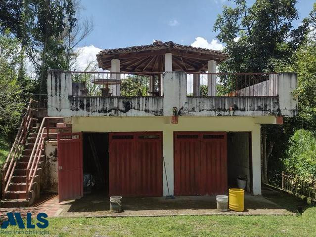 Ubicación cercana a la vía principal amaga - camilo c