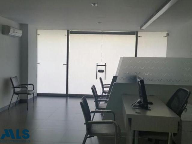 Accabados modernos , iluminada, via principal. medellin - bolivariana