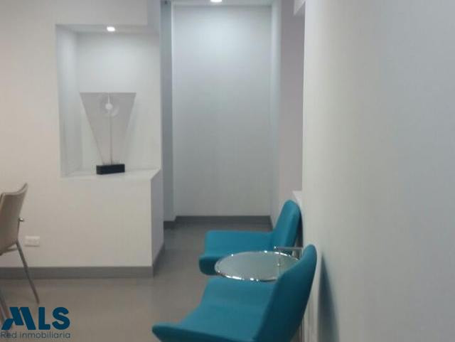 Accabados modernos , iluminada, via principal. medellin - bolivariana