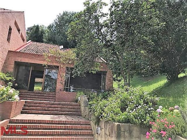 Espectacular casa en Sindamanoy con excelente precio. bogota - chia