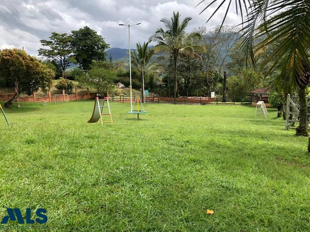 Hermosa finca en Barbosa a minutos de la variante barbosa - v el tablazo popalito