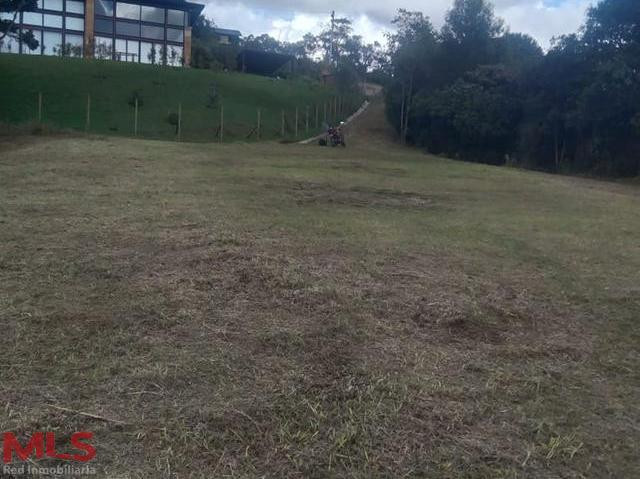 LOTE INDEPENDIENTE EN EL ALTO DE LAS PALMAS envigado - v pantanillo envigado