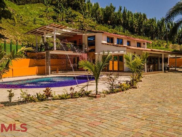 Venta de finca independiente en Girardot girardota - v loma de los ochoa