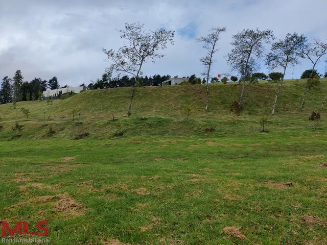 Hermoso lote en lindisima parcelacion. envigado - alto de las palmas