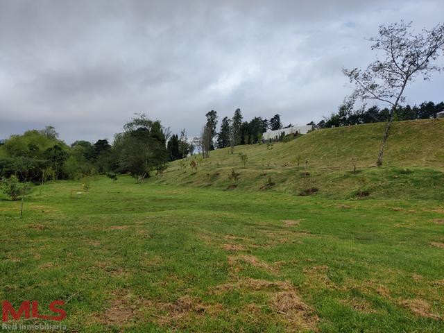 Hermoso lote en lindisima parcelacion. envigado - alto de las palmas