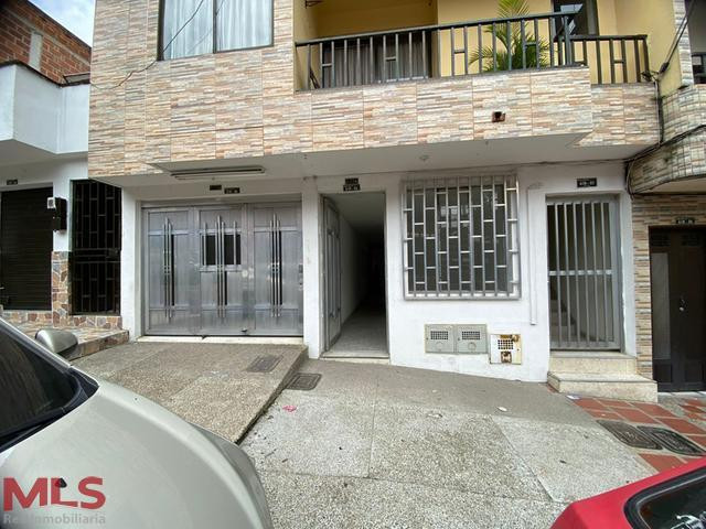 Casa en venta primer piso en San Antonio prado con Local o parqueadero independiente itagui - san antonio