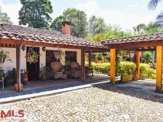 Finca con 3 casas marinilla - cascajo abajo