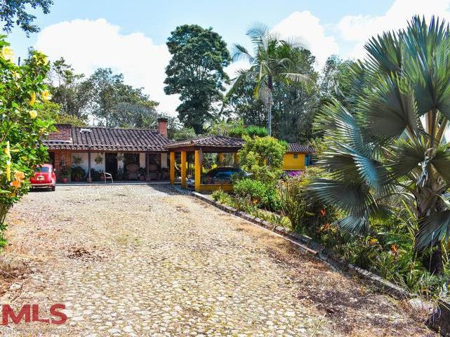 Finca con 3 casas marinilla - cascajo abajo