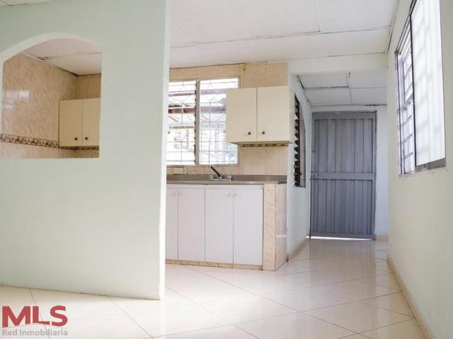 Apartamento amplio céntrico. itagui - el tablazo