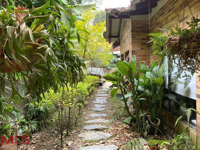 Hermosa casa de 1 solo nivel envigado - loma de las brujas