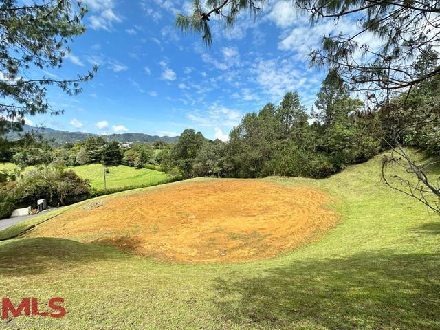 ESPECTACULAR LOTE EN EL ALTO DE PALMAS envigado - alto de las palmas