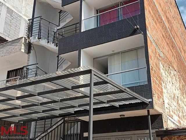 Apartamento en Edificio con vista a la calle bello - cabanas