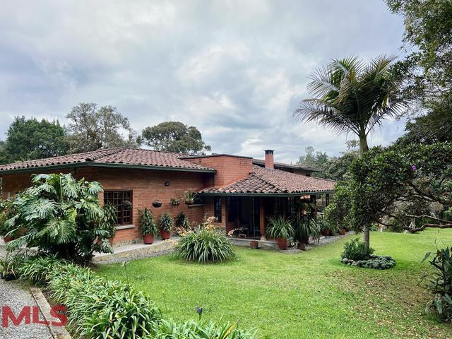 Hermosa casa Campestre en parcelación cerrada envigado - alto de las palmas