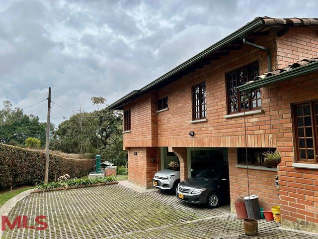 Hermosa casa Campestre en parcelación cerrada envigado - alto de las palmas