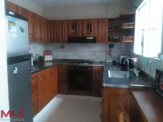 Apartamento muy bien ubicado. envigado - barrio mesa