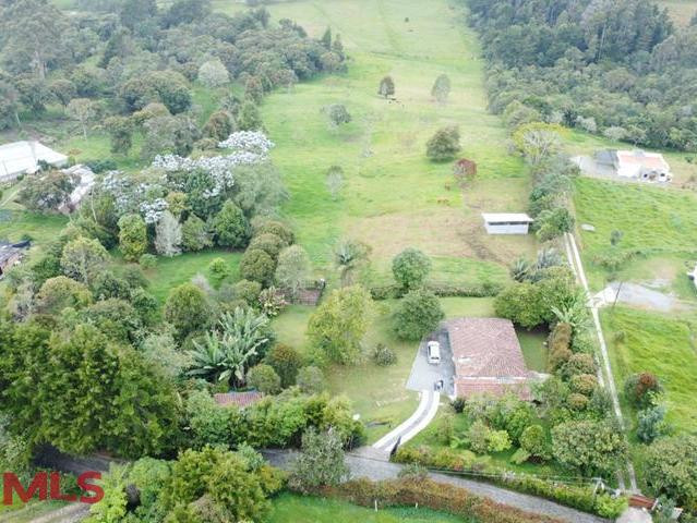 Propiedad con una gran ubicación y una vista espectacular, a 7 minutos del aeropuerto envigado - v perico