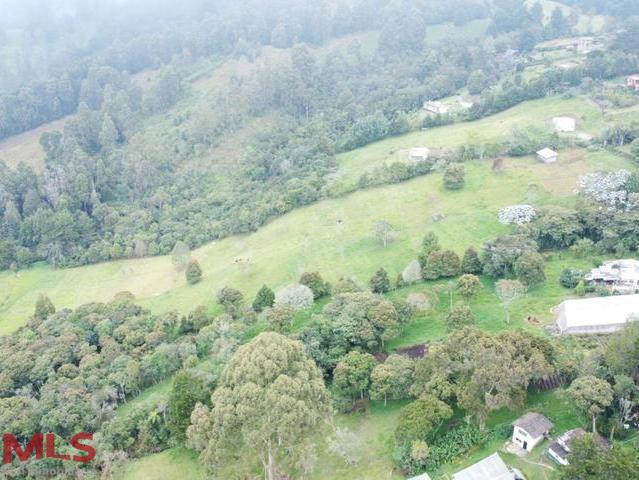 Propiedad con una gran ubicación y una vista espectacular, a 7 minutos del aeropuerto envigado - v perico