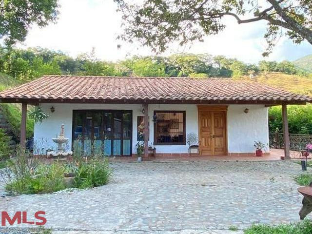 Hermosa Casa Campestre Estilo Colonial sopetran - llano de montana