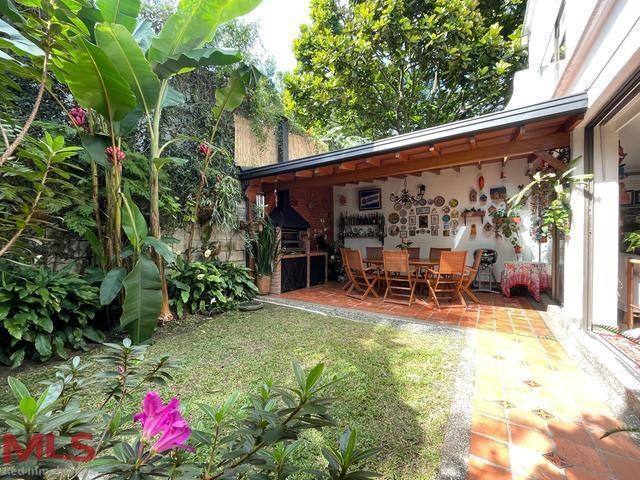 HERMOSA CASA CON AMPLIAS ZONAS EN SECTOR SAN LUCAS medellin - san lucas