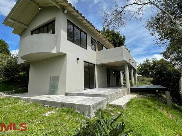 Casa reformada en terreno alto con hermosa vista rionegro - v fontibon