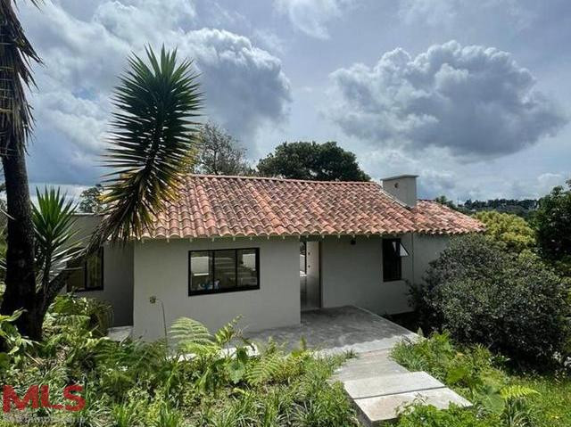 Casa reformada en terreno alto con hermosa vista rionegro - v fontibon