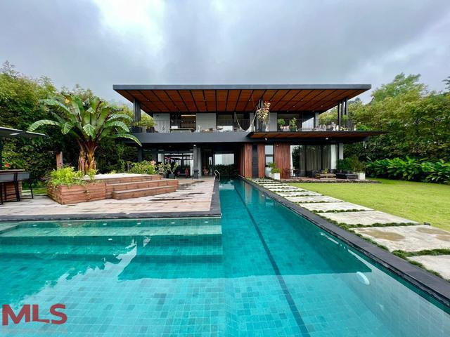 Casa Bali con vista hermosa a Medellín envigado - el chocho