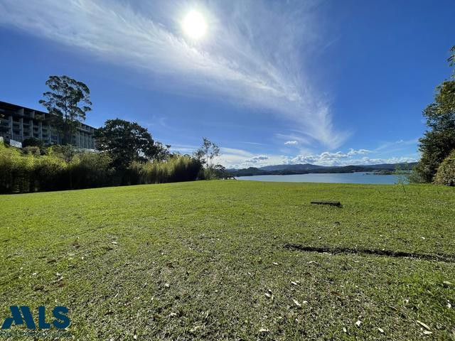 lote plano con vista a la represa de guatape guatape - v los naranjos