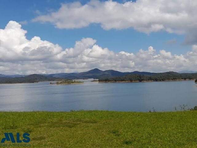 lote plano con vista a la represa de guatape guatape - v los naranjos