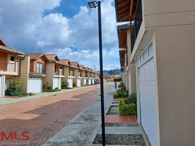 Casa en La Ceja en Urbanización Cerrada la-ceja - urbano la ceja