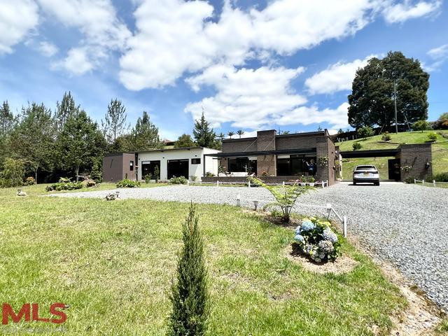 HERMOSA CASA DE UN NIVEL EN ZONA TRANQUILA el-retiro - v pantanillo el retiro