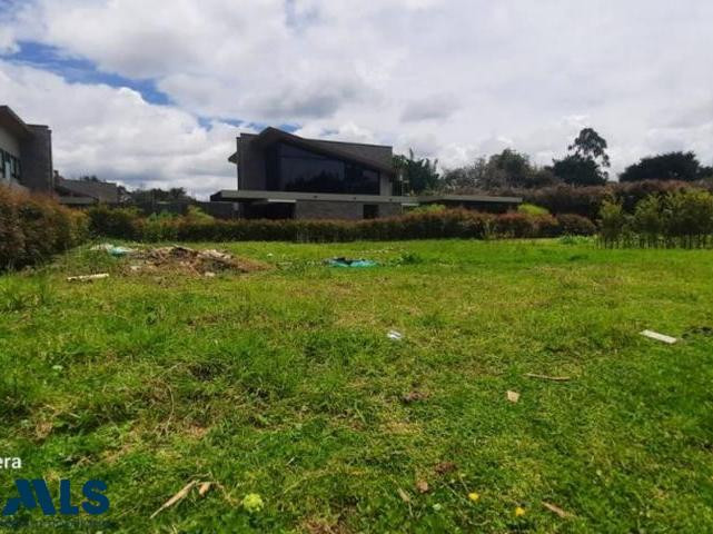 Lote en urbanización cerrada en Llanogrande rionegro - v llanogrande